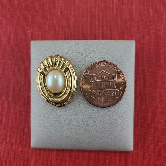 Vintage Oval Faux Pearl Cabochon Pierced Earrings w Gold Tone Roping Unsigned - Picture 6 of 6